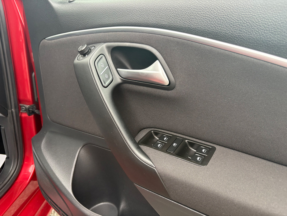 2016 Volkswagen Polo  €12,490