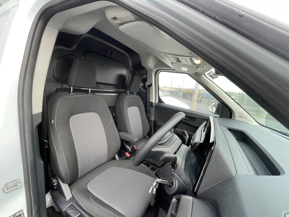 2025 Ford Courier - image 9