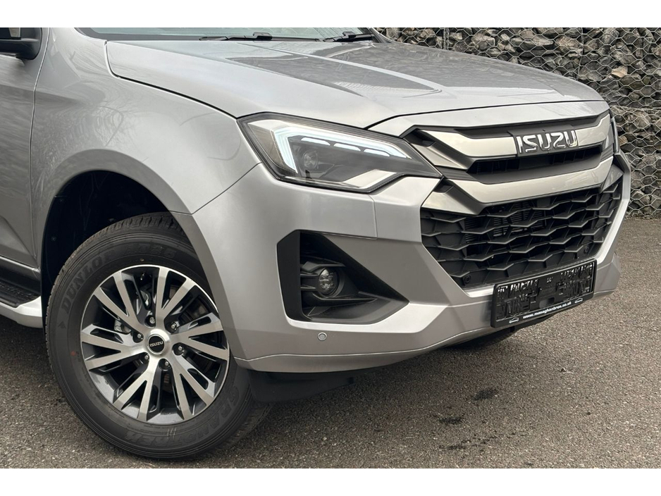 2025 Isuzu D-MAX - image 2