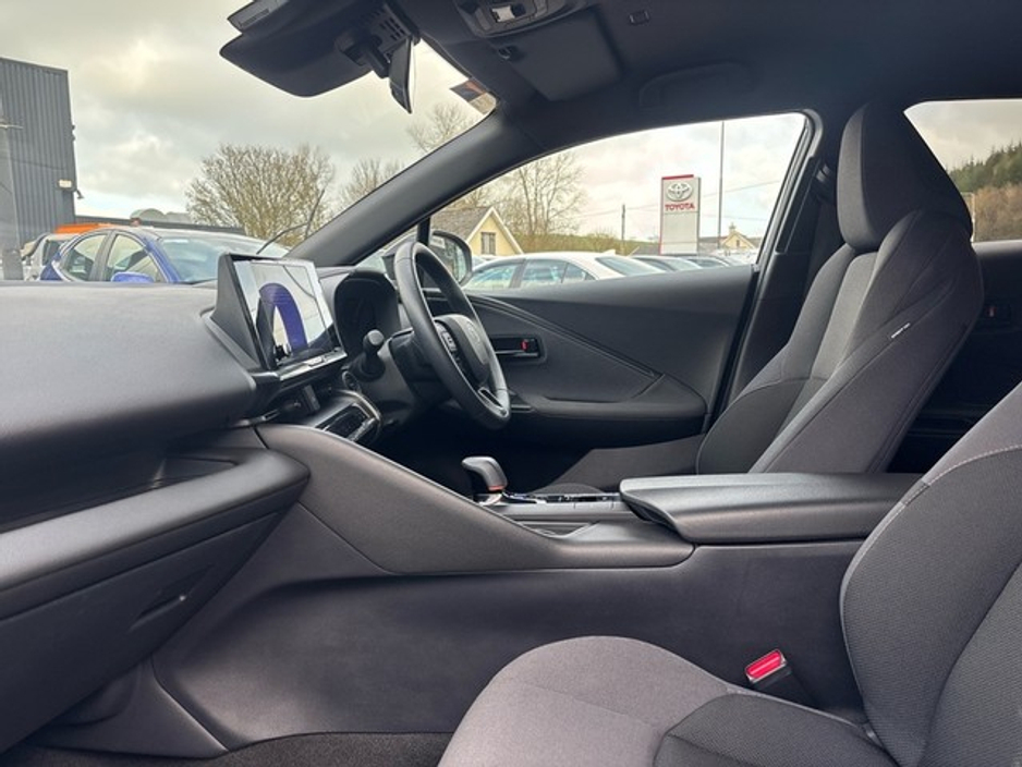 2024 Toyota C-HR - image 6