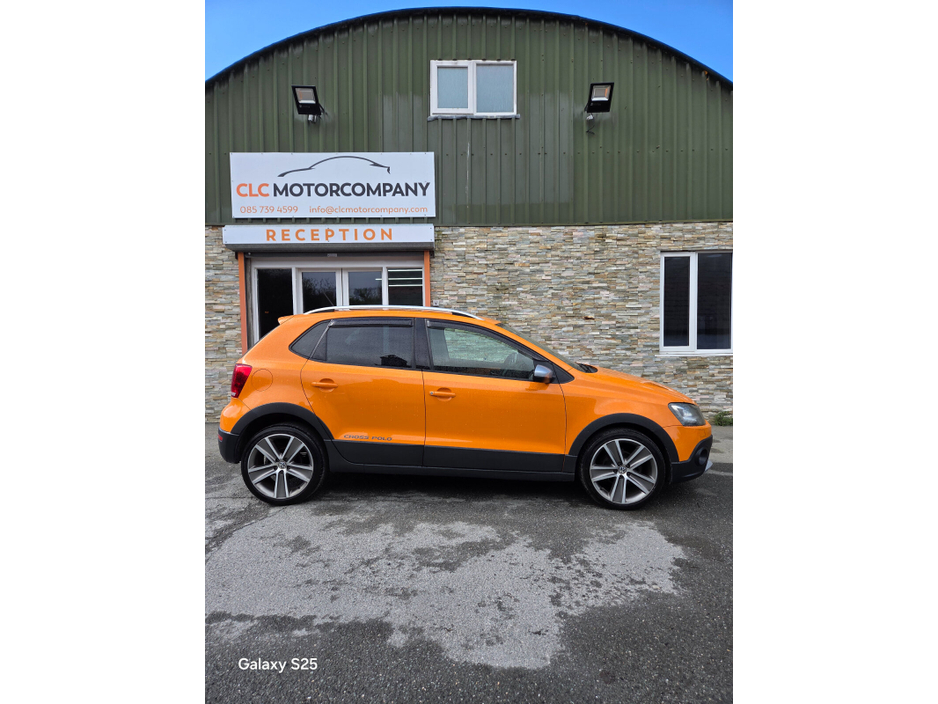 2012 Volkswagen Polo - image 2