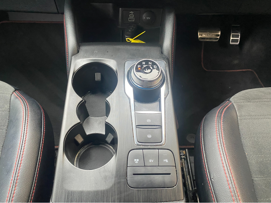 2022 Ford Kuga - image 8