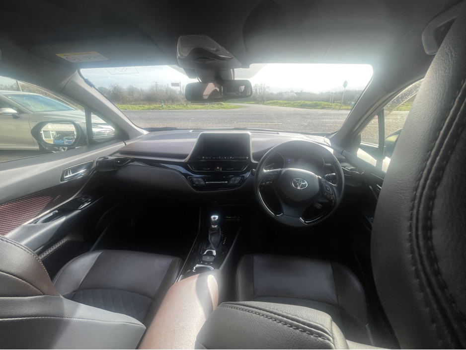 2019 Toyota C-HR - image 10