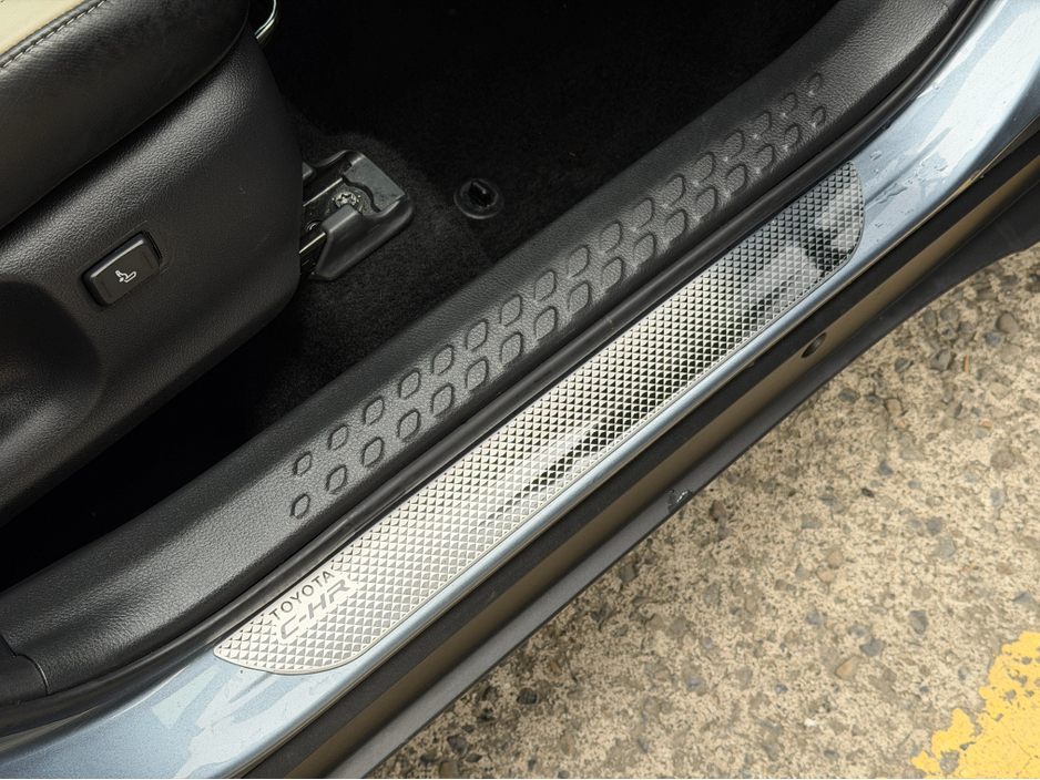 2023 Toyota C-HR - image 17