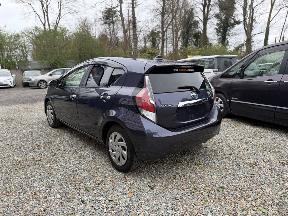 2015 Toyota Aqua - image 3