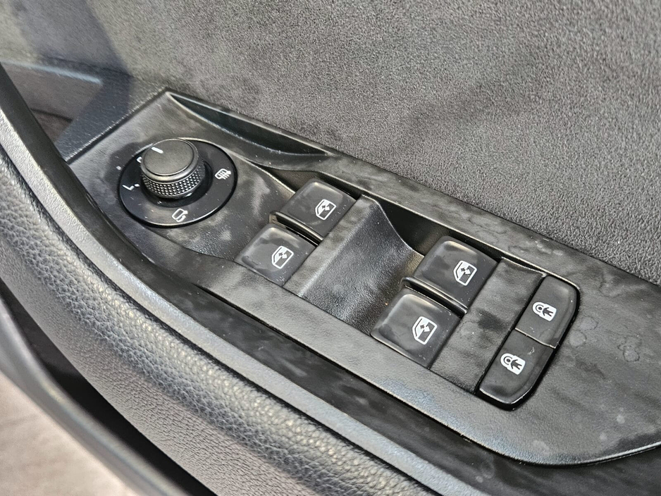 2019 Skoda Superb - image 9