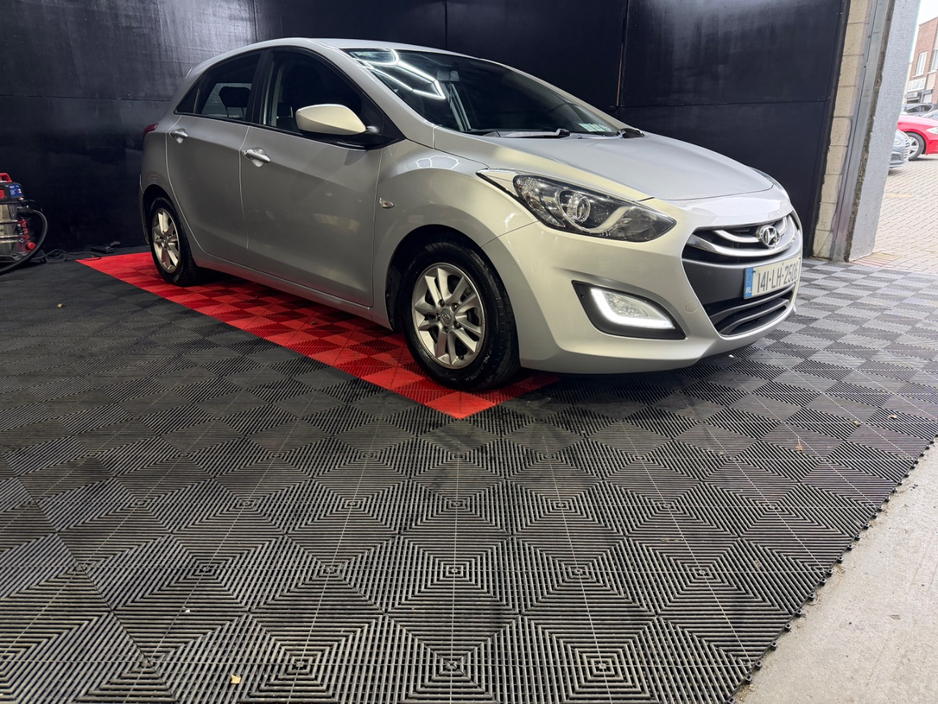 2014 Hyundai i30 - image 2