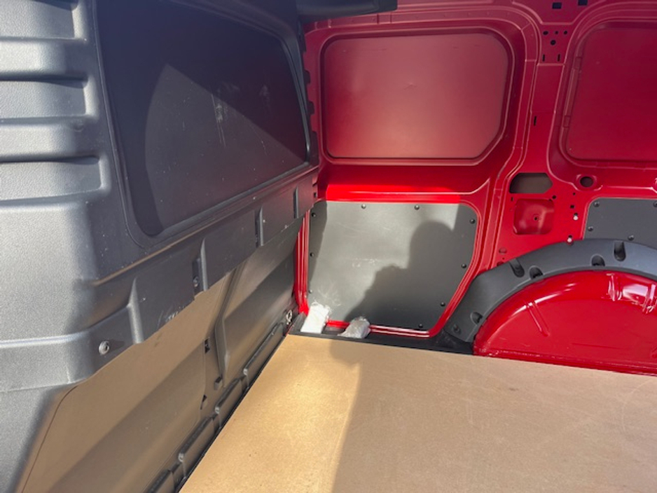 2025 Volkswagen Caddy - image 11