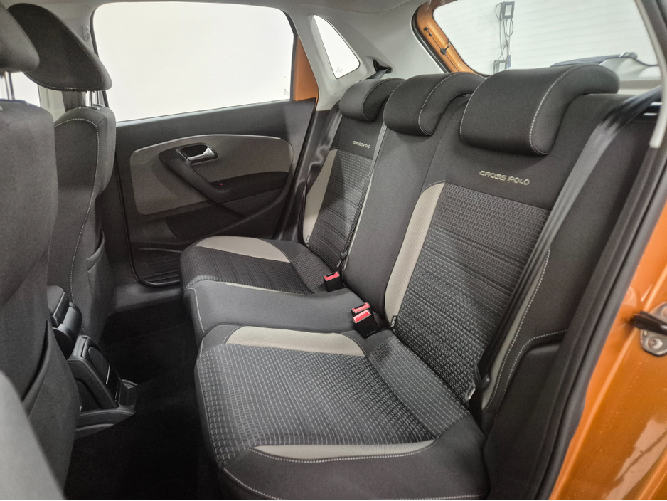 2016 Volkswagen Polo - image 23