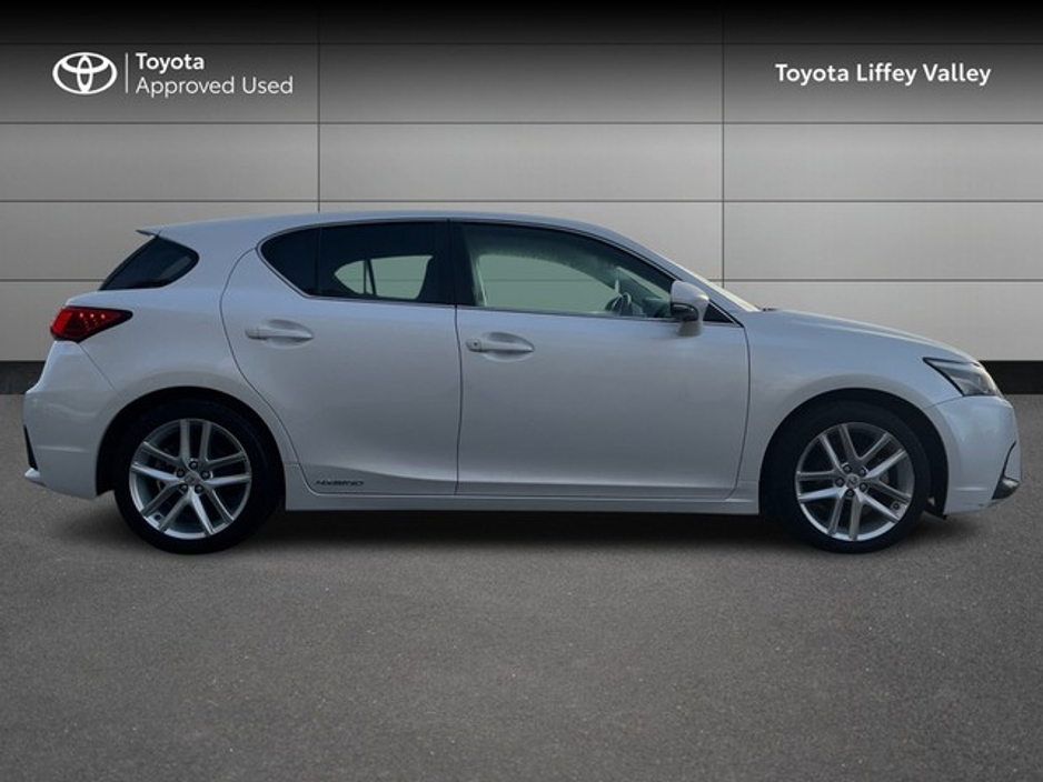 2019 Lexus CT 200 h - image 3