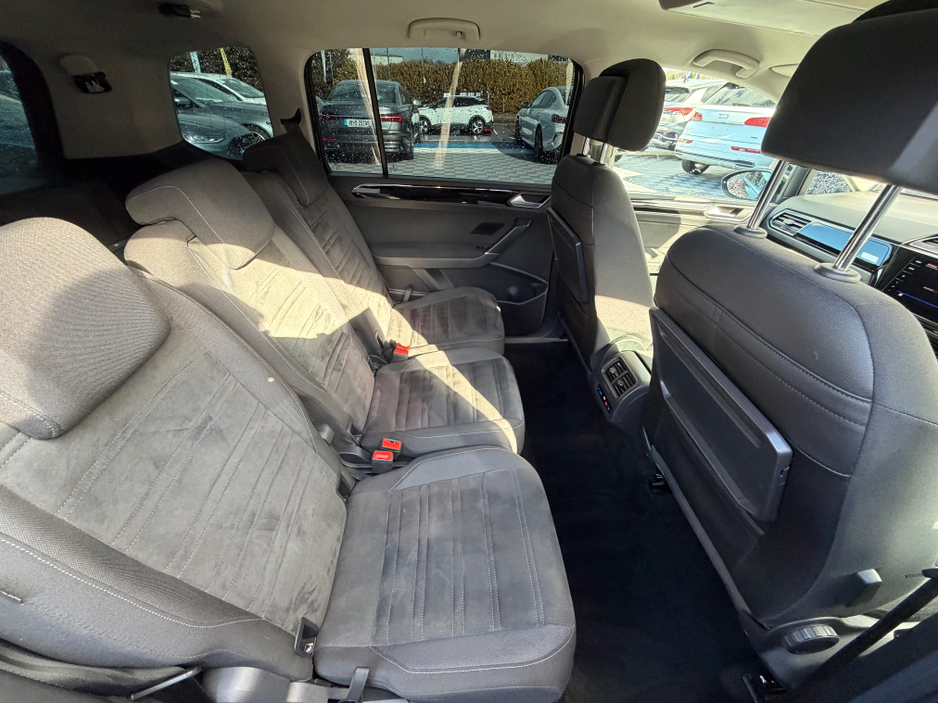 2017 Volkswagen Touran - image 27