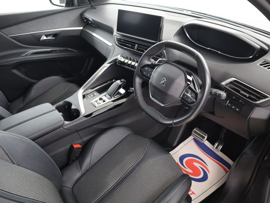 2023 Peugeot 3008 - image 11