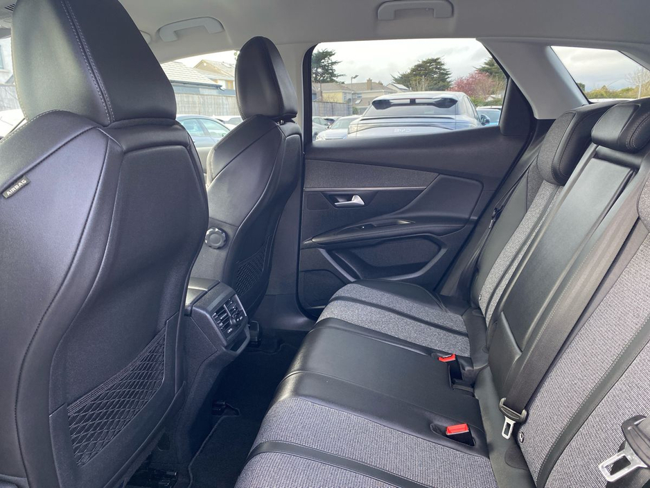 2019 Peugeot 3008 - image 13