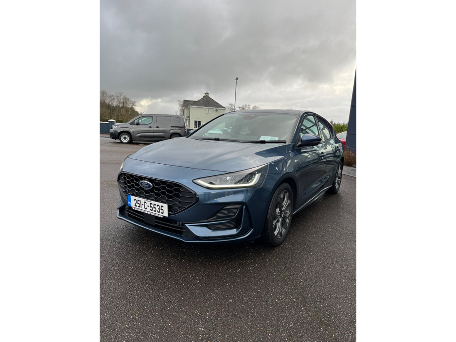 2025 Ford Focus - image 2