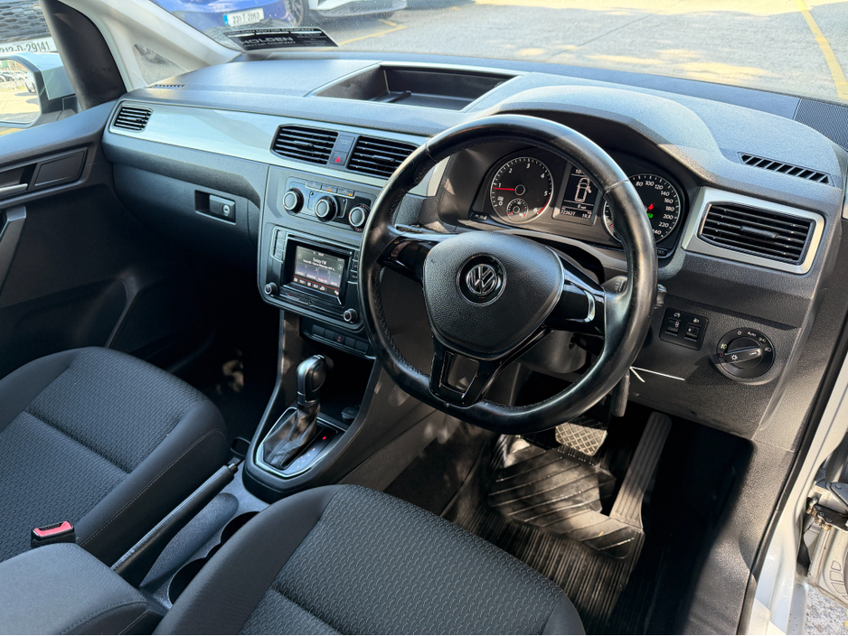 2016 Volkswagen Caddy - image 14