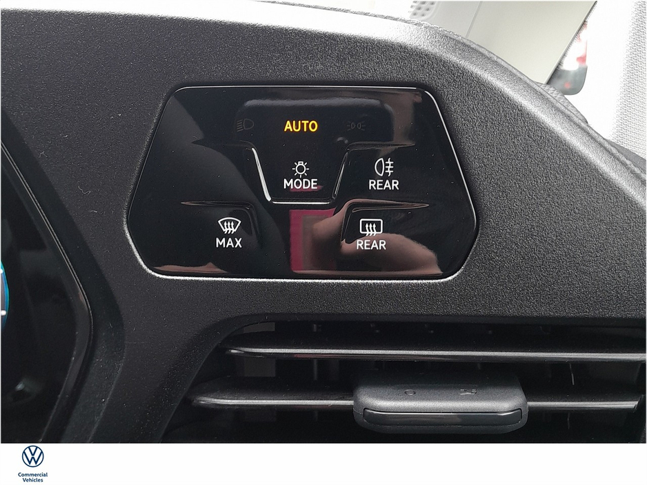 2025 Volkswagen Caddy - image 24