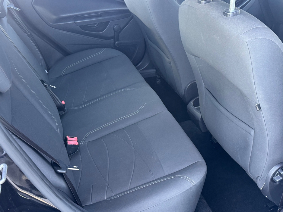 2015 Ford Fiesta - image 7