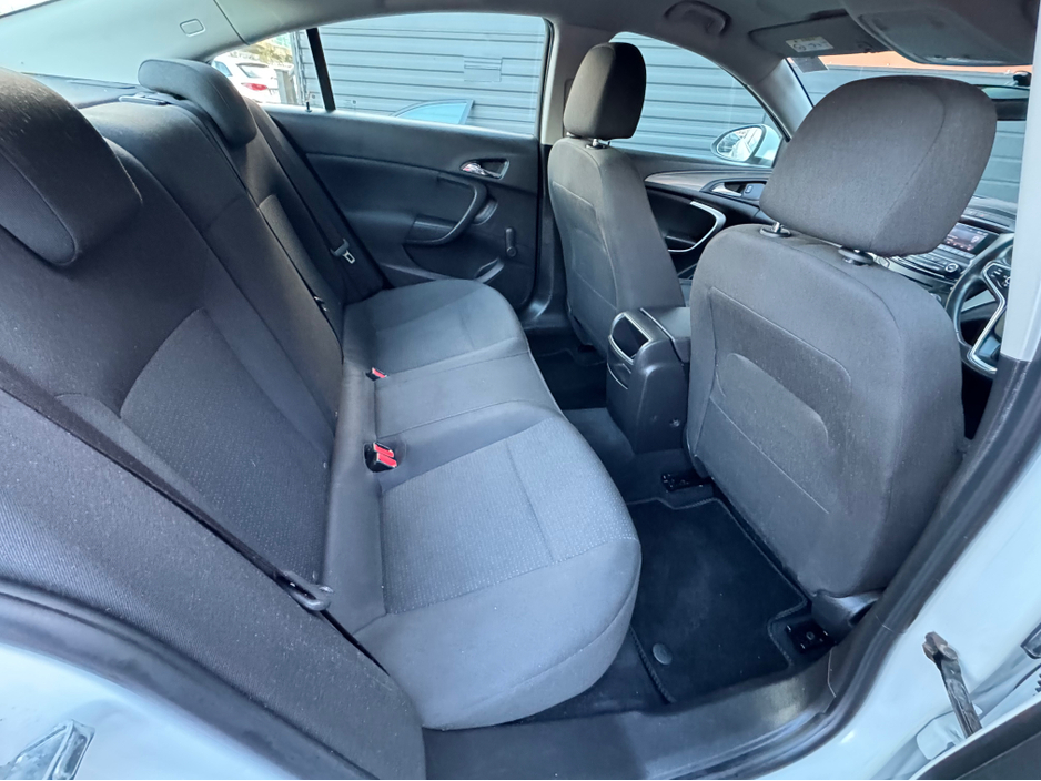 2016 Opel Insignia - image 11