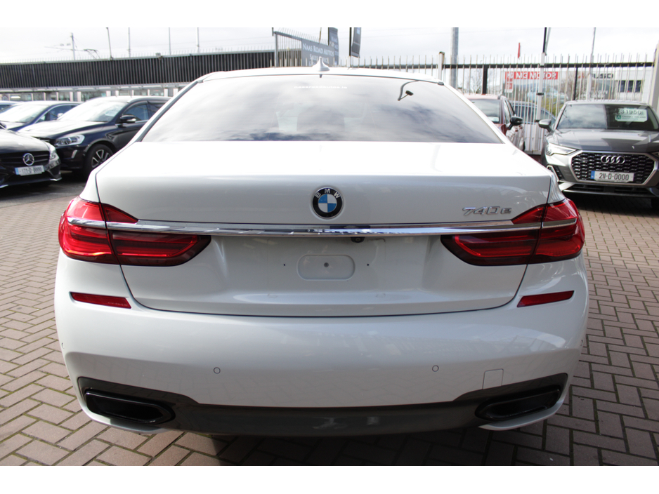 2019 BMW 7 Series - image 5