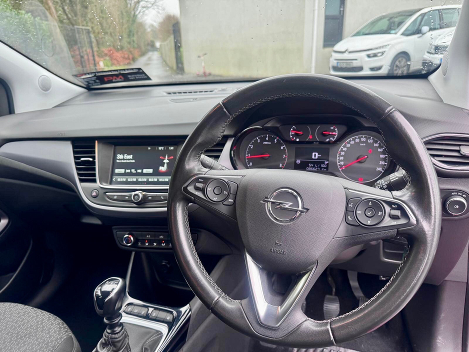 2022 Opel Crossland - image 5