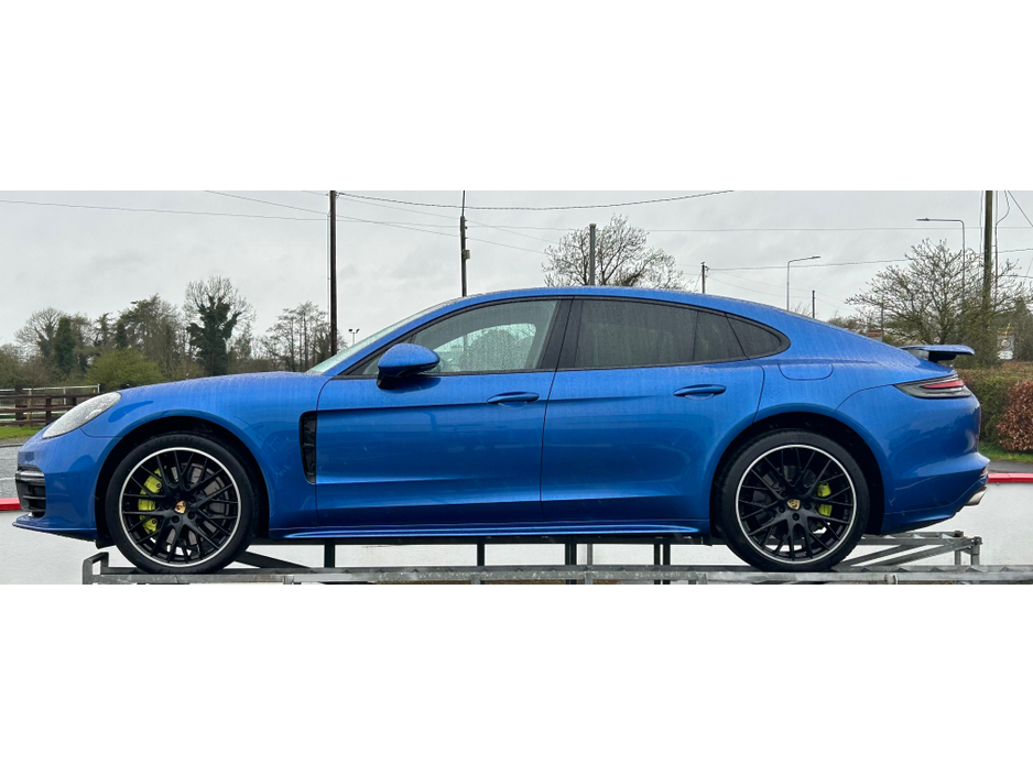 2018 Porsche Panamera - image 3