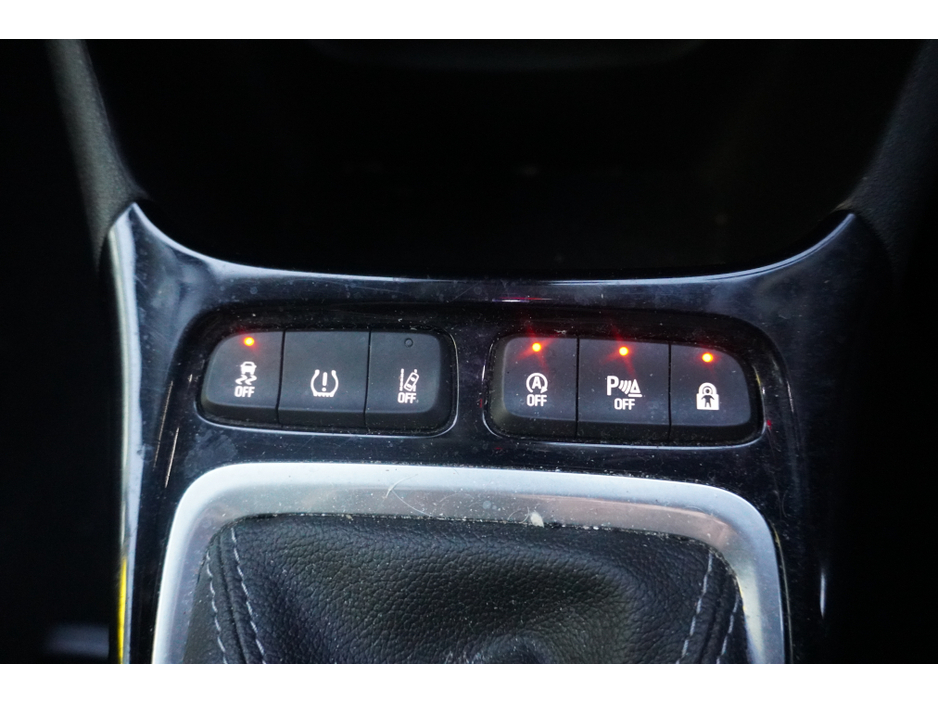 2022 Opel Crossland - image 17