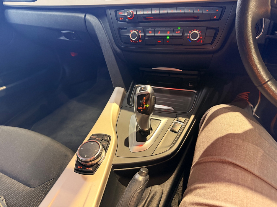 2015 BMW 3 Series - image 24