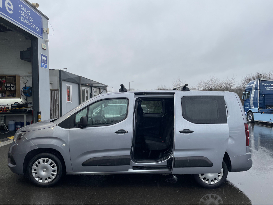 2021 Opel Combo - image 11
