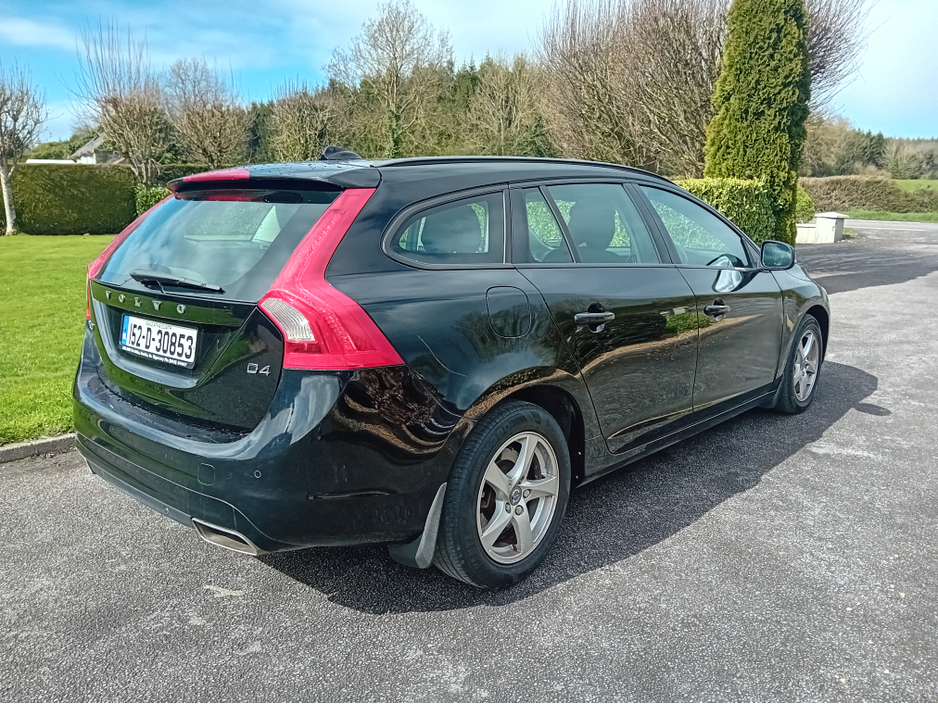 2015 Volvo V60 - image 12