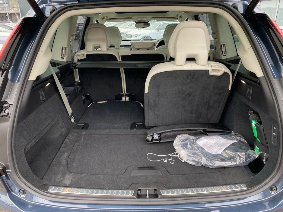 2025 Volvo XC90 - image 19