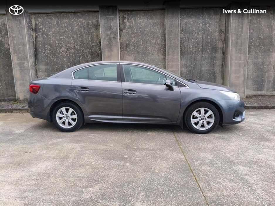 2015 Toyota Avensis - image 3