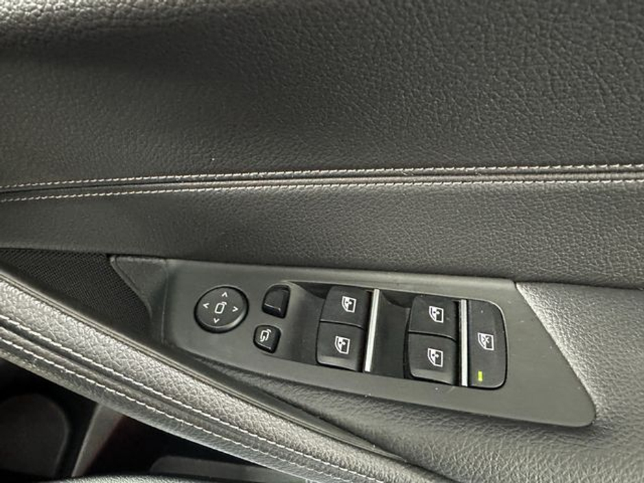 2020 BMW 5 Series - image 23