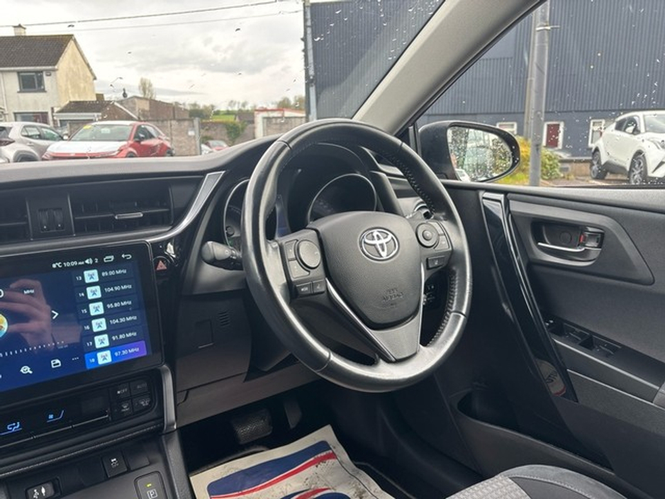 2018 Toyota Auris - image 9