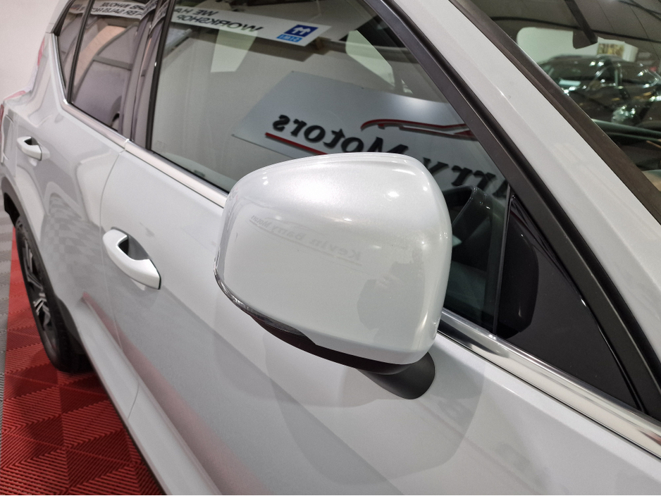 2021 Volvo XC40 - image 32