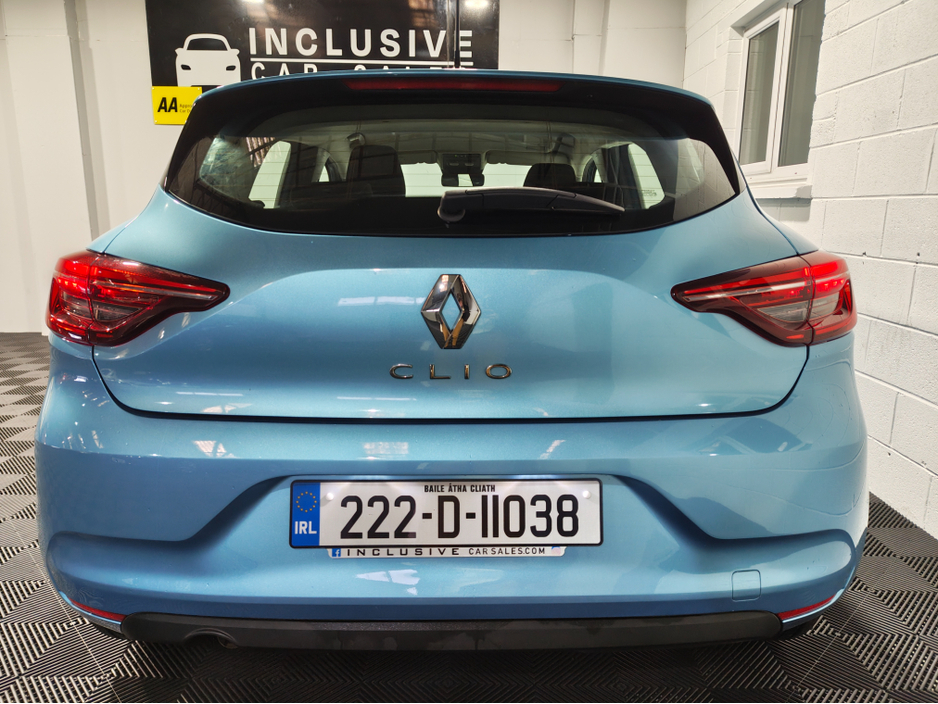 2022 Renault Clio - image 2