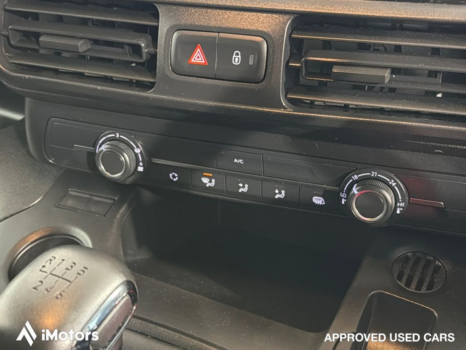 2022 Vauxhall Combo - image 20