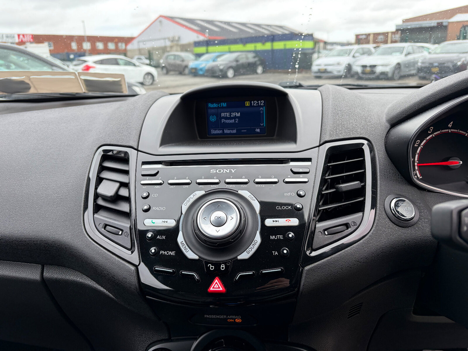 2016 Ford Fiesta - image 8