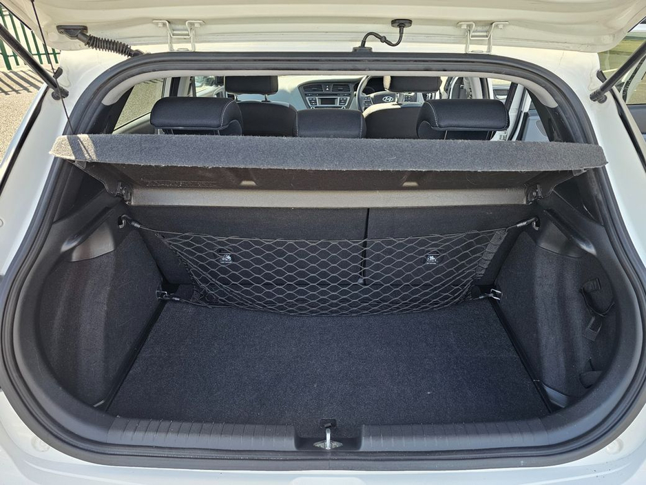 2016 Hyundai i20 - image 21