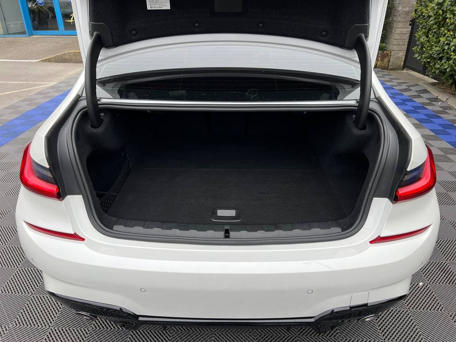 2021 BMW 3 Series - image 14