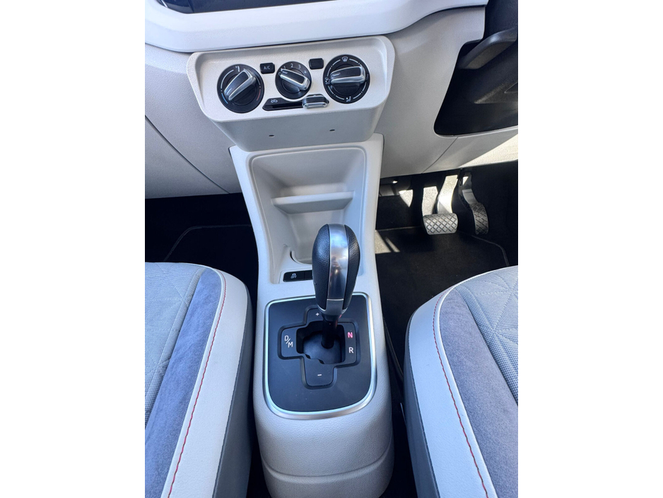 2017 Volkswagen up!  €9,999