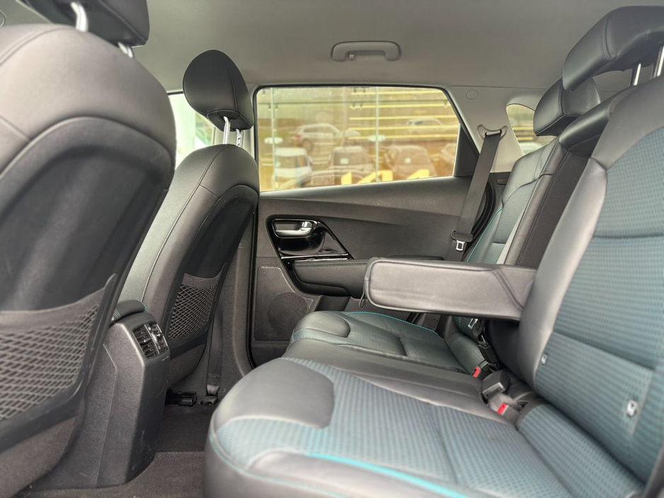 2020 Kia Niro - image 4