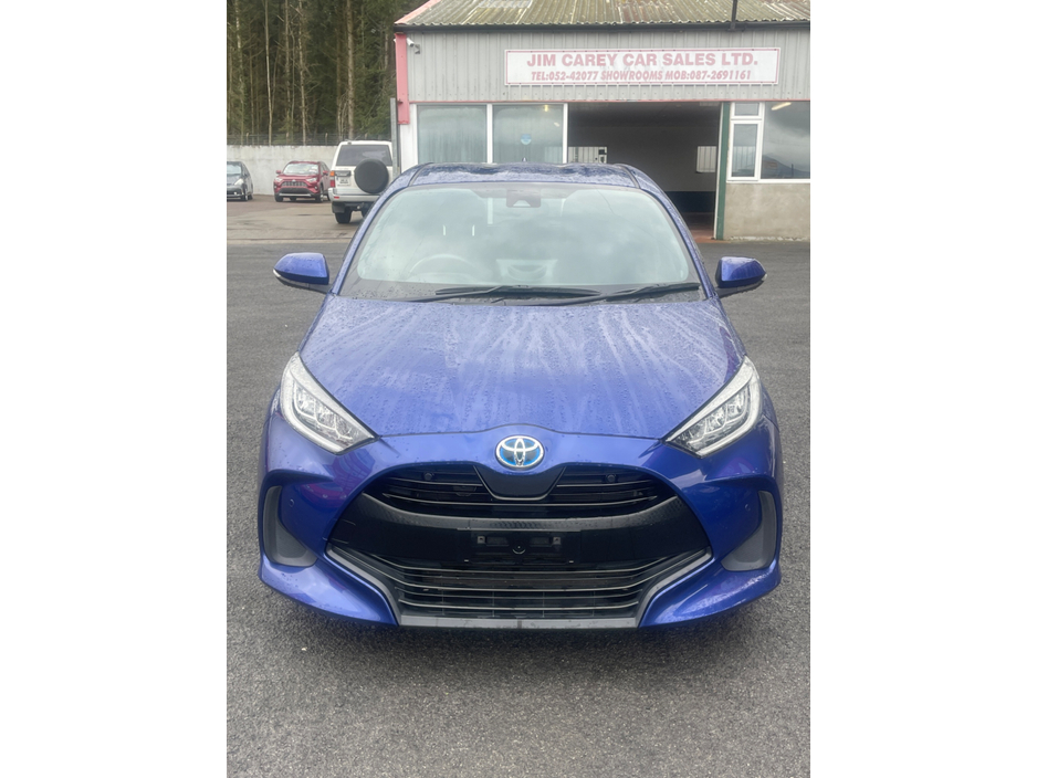 2021 Toyota Yaris - image 2