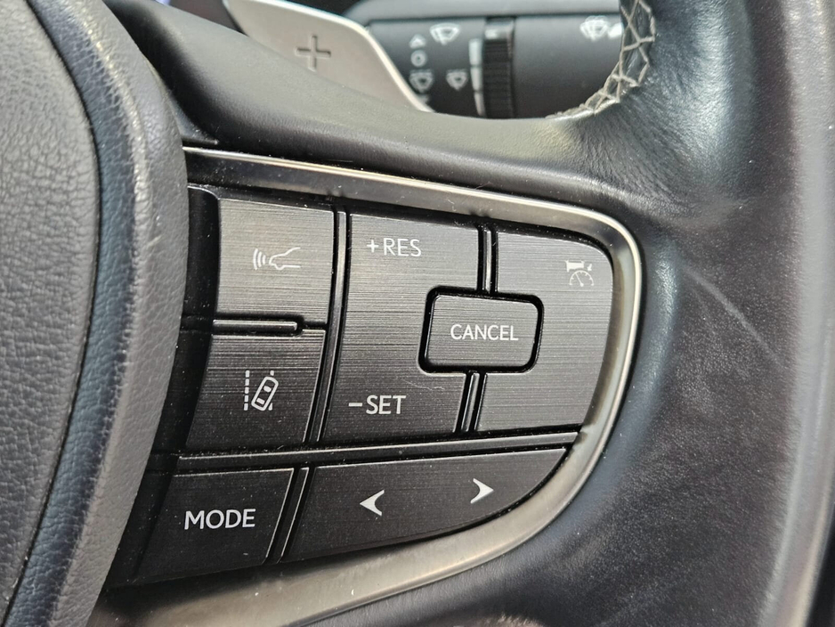 2019 Lexus ES 300 H - image 12