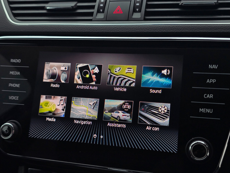 2022 Skoda Superb - image 29