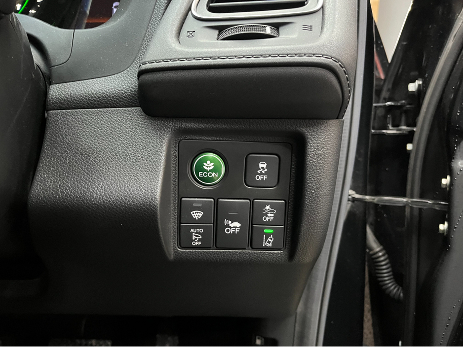 2017 Honda Vezel €17950! 2017 HONDA VEZEL HYBRID Z SENSING 1.5 AUTOMATIC / CRUISE CONTROL / REVERSE CAMERA / HEATED SEATS / PADDLE SHIFTERS €17,950