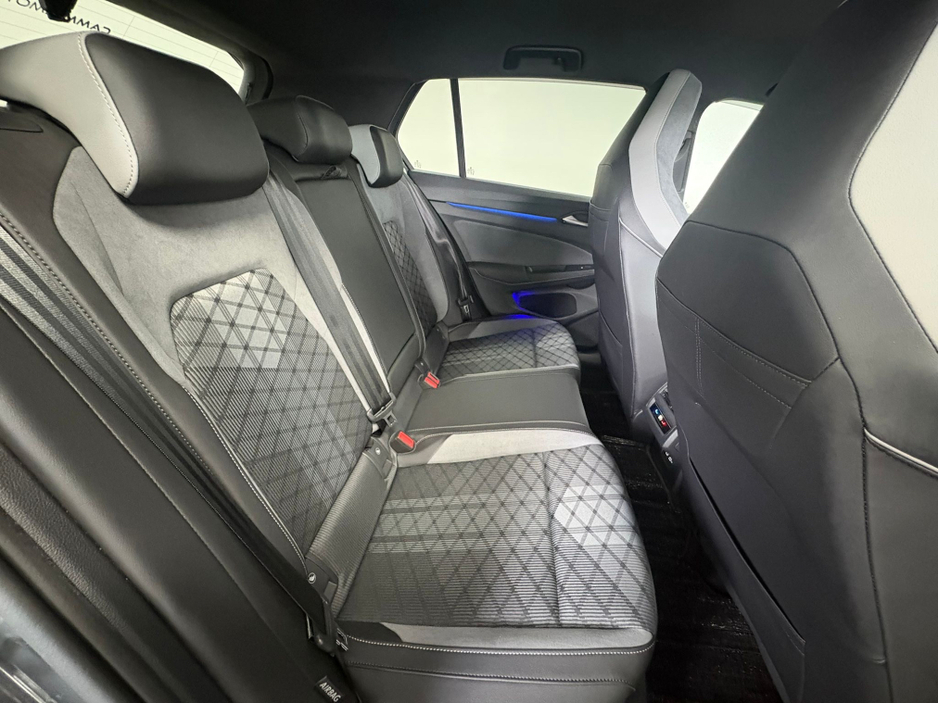 2023 Volkswagen Golf - image 12