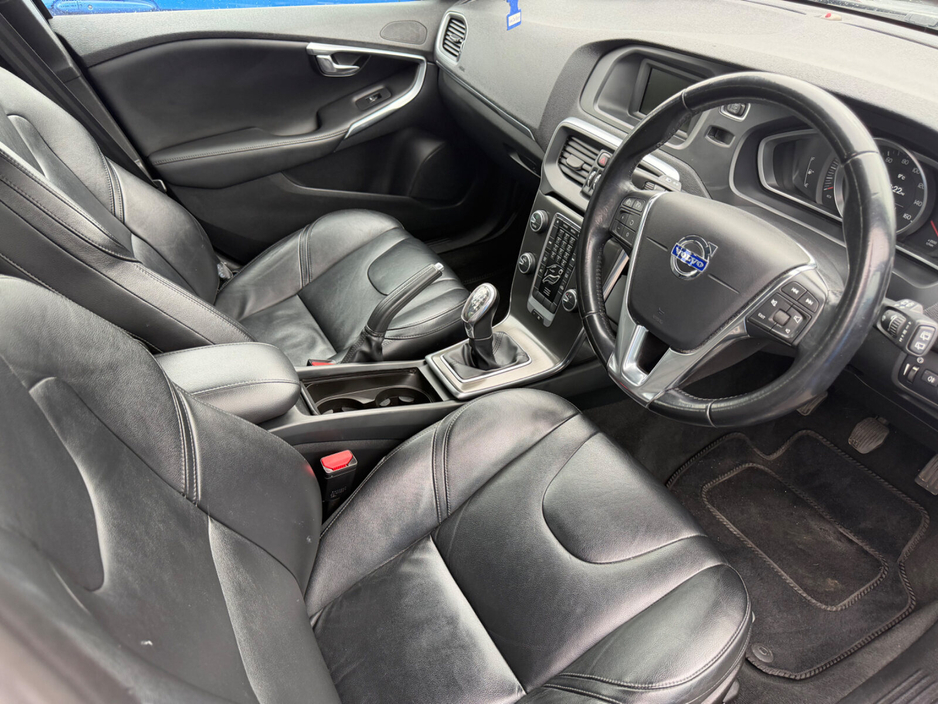 2014 Volvo V40 - image 13