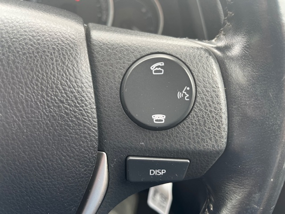 2013 Toyota Auris - image 17