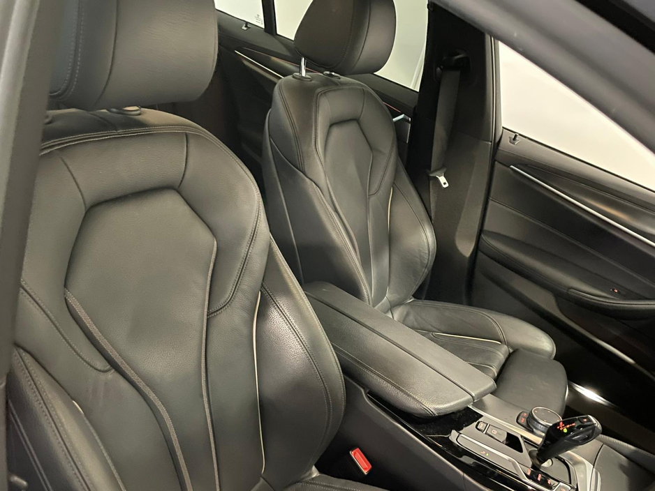 2022 BMW 5 Series - image 17