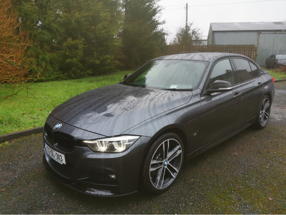 2017 BMW 3 Series - image 7